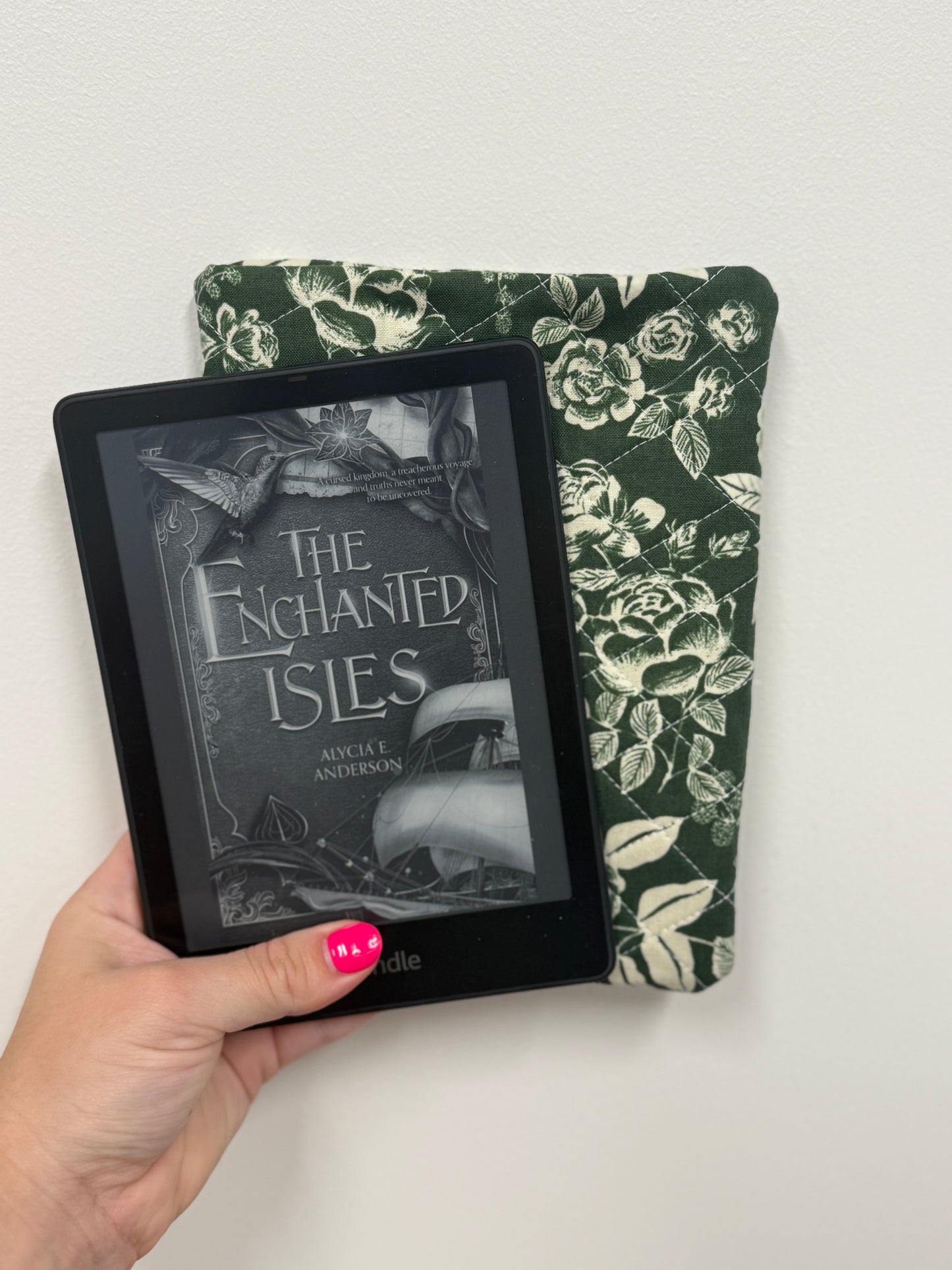 Quilted Kindle Sleeve - Cream Roses